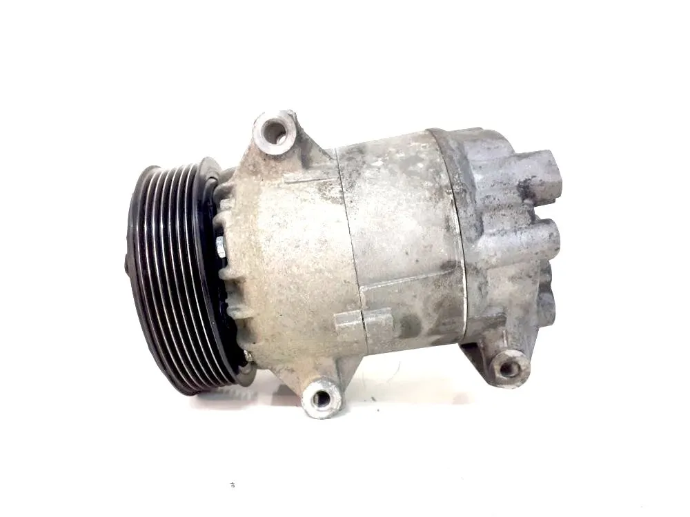 COMPRESSORE A/C con codice 8200678499 da RENAULT Scenic Serie (03>09) 1900 Diesel 96 (2008)