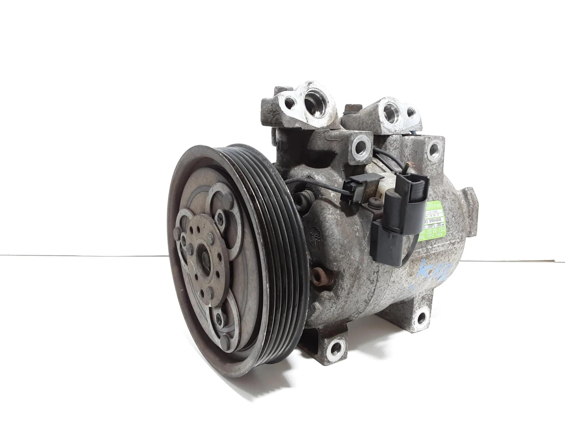 COMPRESSORE A/C con codice 683BA044048 da SSANGYONG Kyron 1° Serie 2000 Diesel 104 kW / 141 CV