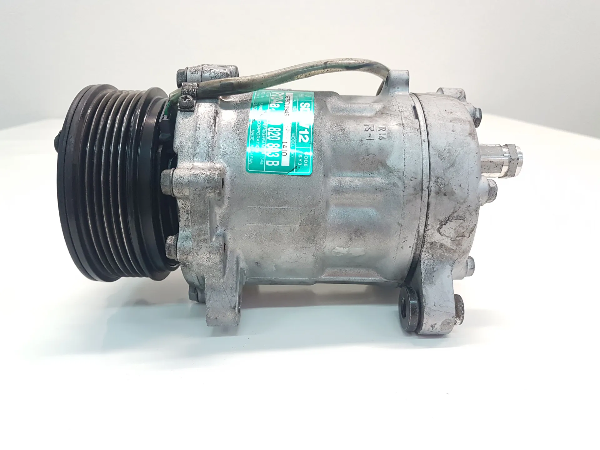 COMPRESSORE A/C con codice 6N0820803B / 6N0820803C da VOLKSWAGEN Lupo 1Â° Serie 1400 Benzina 55 (2001)