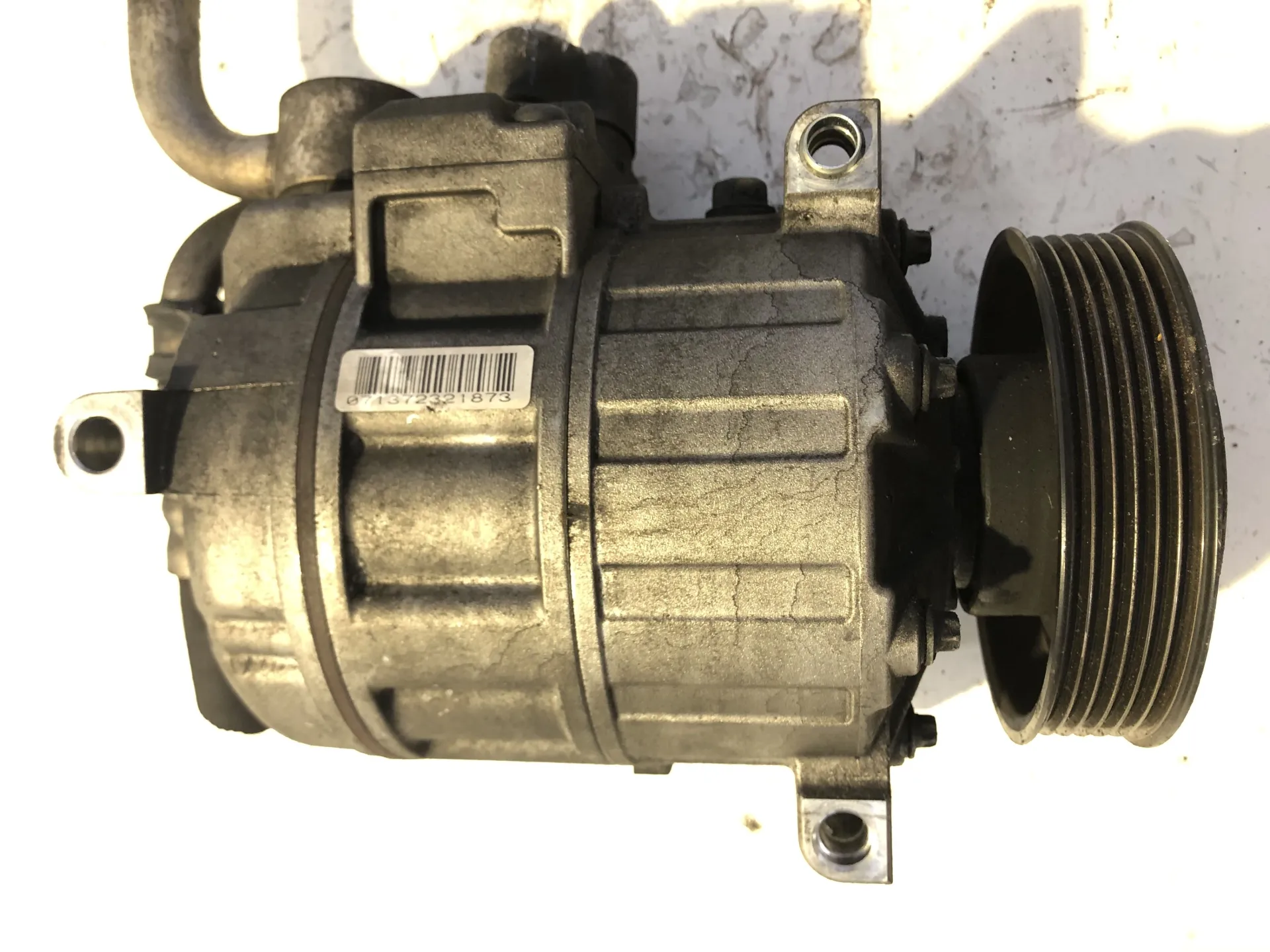 COMPRESSORE A/C con codice 071372321873 / C699357C / 12V6GR114 / DCS170760 da VOLKSWAGEN Touran 2Â° Serie 1900 Diesel (2009)