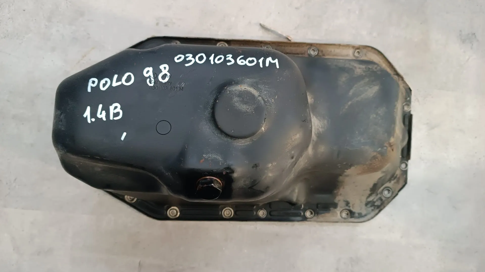 Coppa olio motore VW Polo 1.4 B del 1998 CODICE RICAMBIO : 030103601M