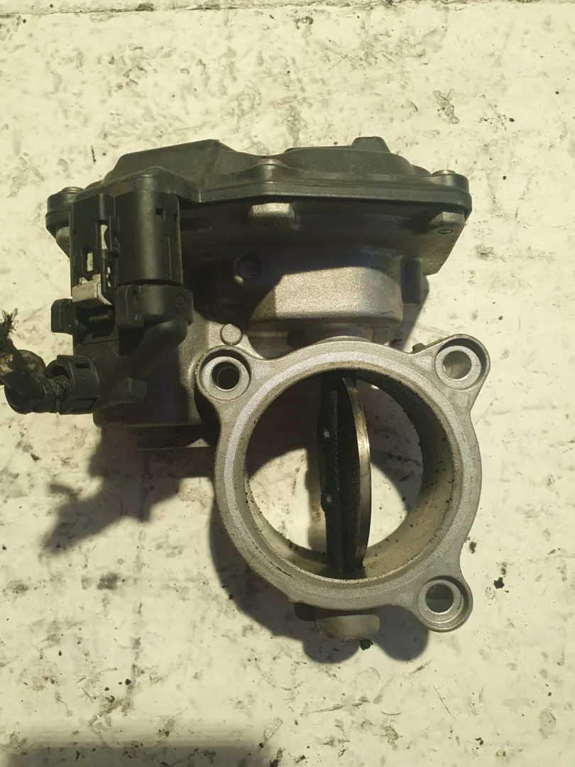 CORPO FARFALLATO con codice 10378517 da BMW Serie 3 E90 Berlina 2Â° Serie 2000 Diesel (2011)