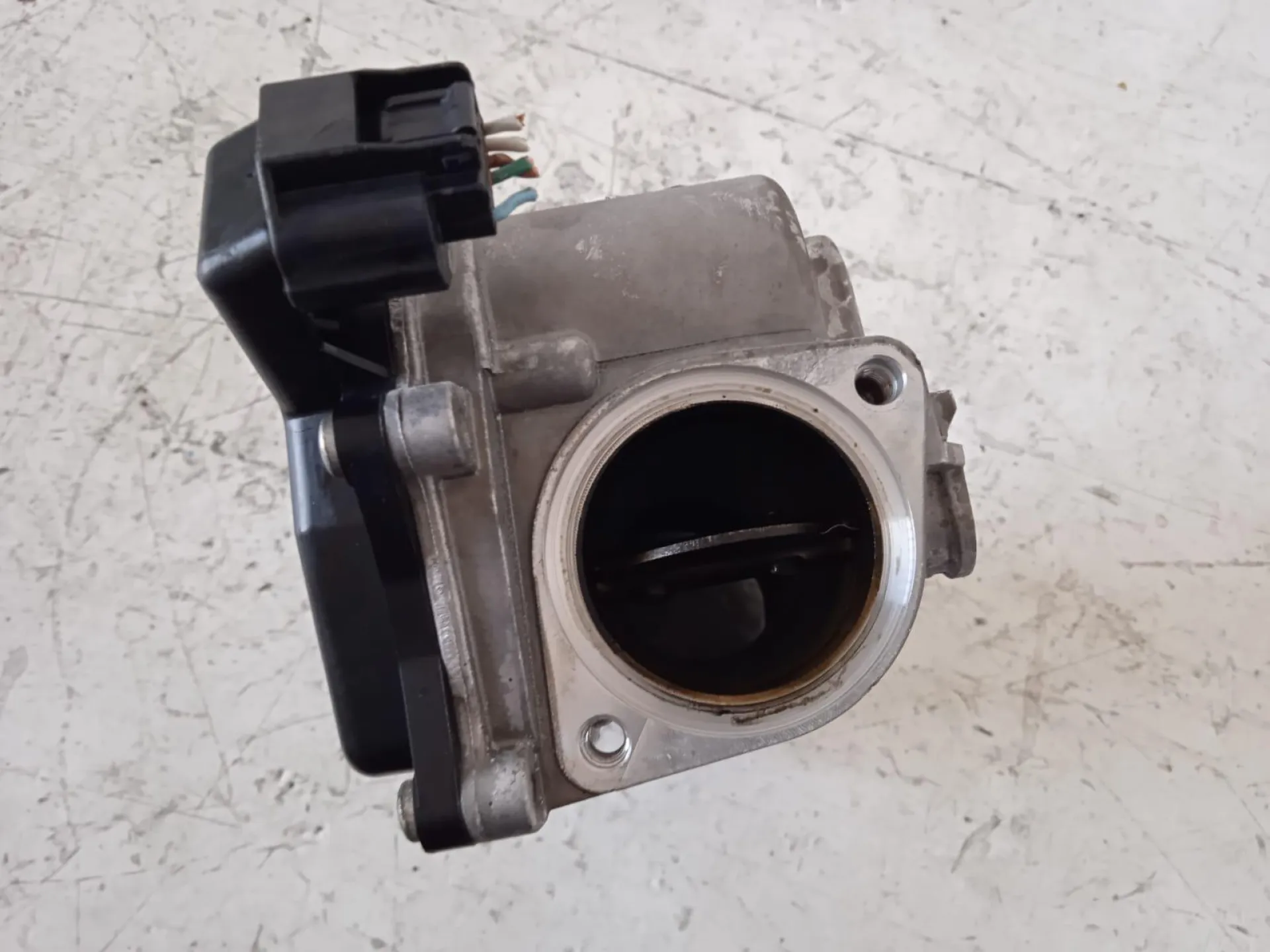 CORPO FARFALLATO con codice 8200614985 da NISSAN Qashqai 2Â° Serie 1500 Diesel con codice motore K9K/K9K (2011)