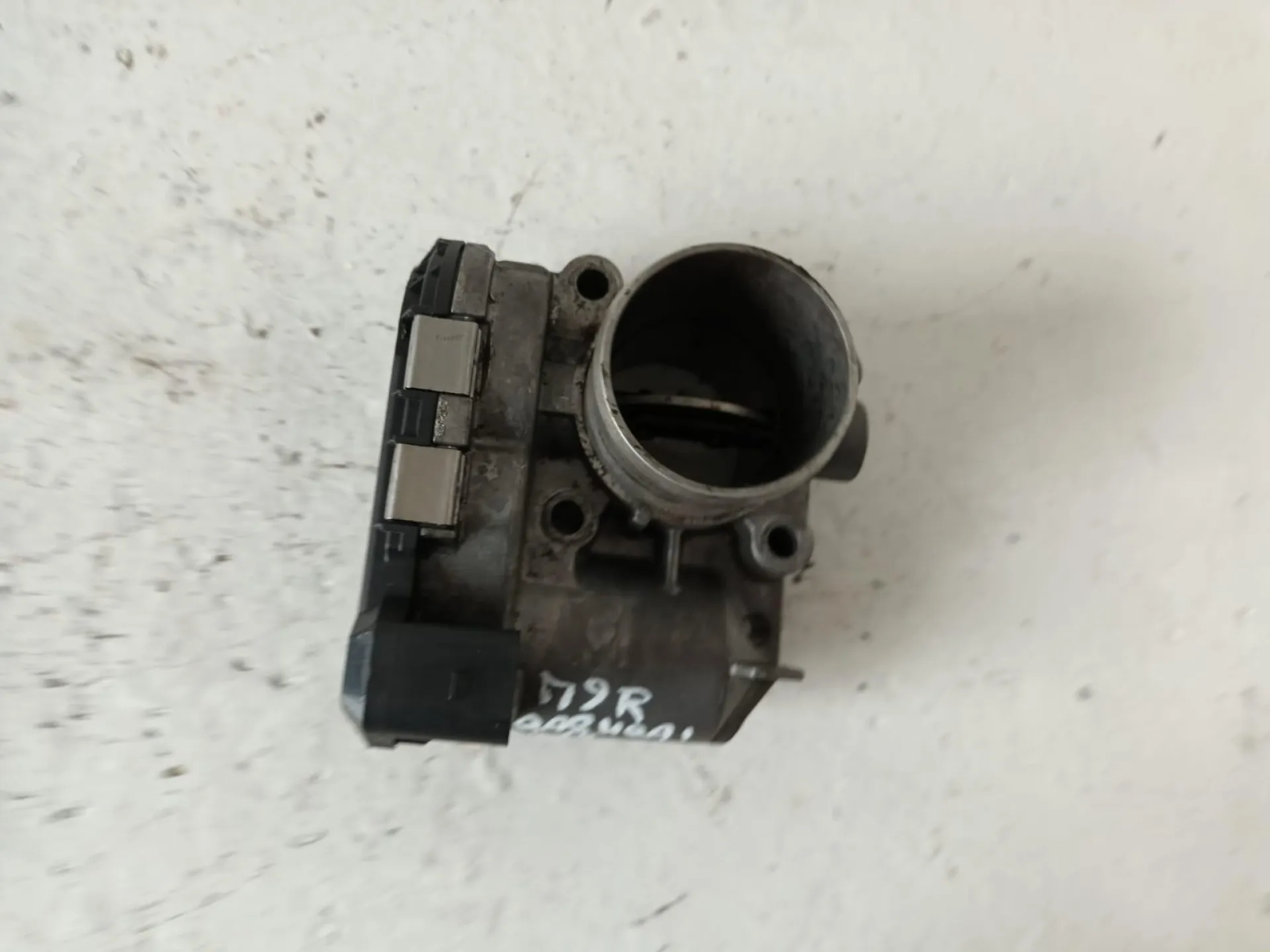 CORPO FARFALLATO con codice 8200330810 da NISSAN Qashqai 2Â° Serie 2000 Diesel con codice motore M9R (2010)