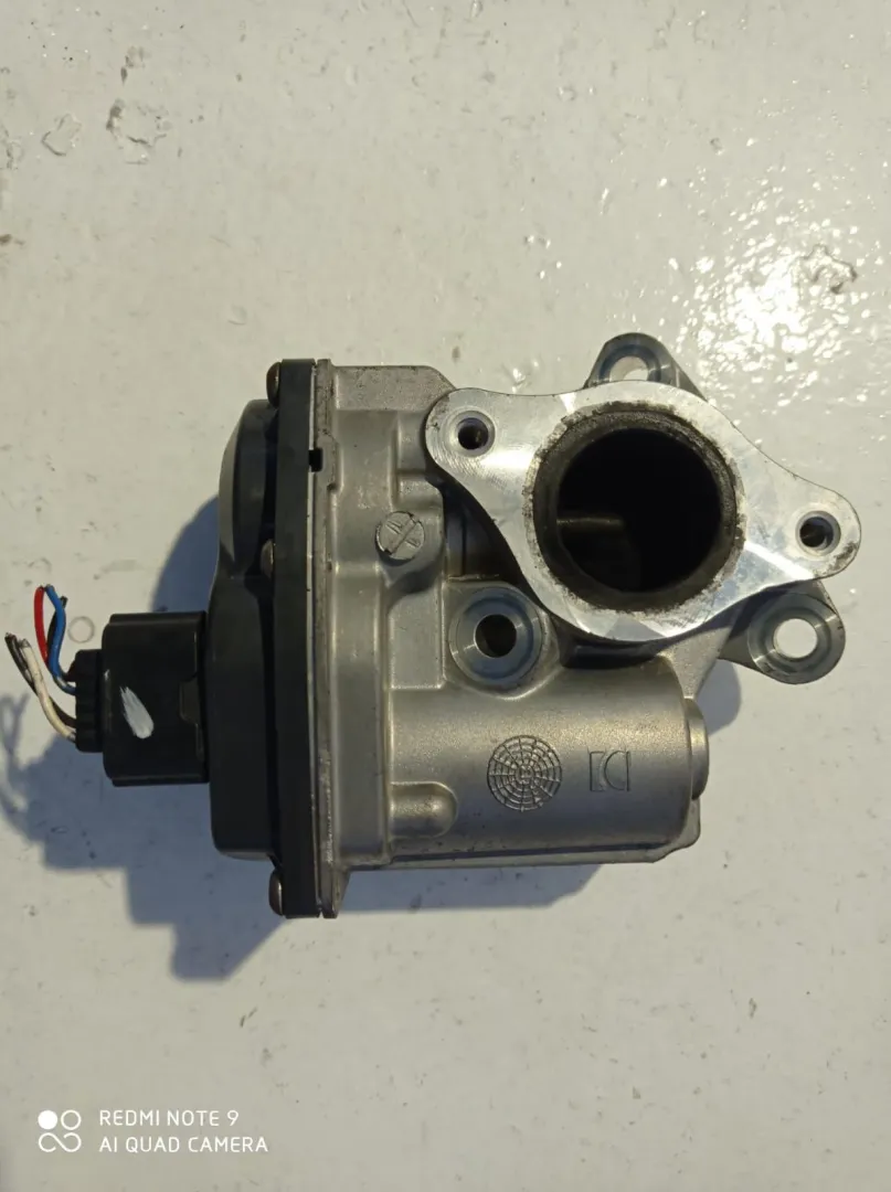 CORPO FARFALLATO con codice H8201143495 da NISSAN Qashqai Serie 1500 Diesel (2014)