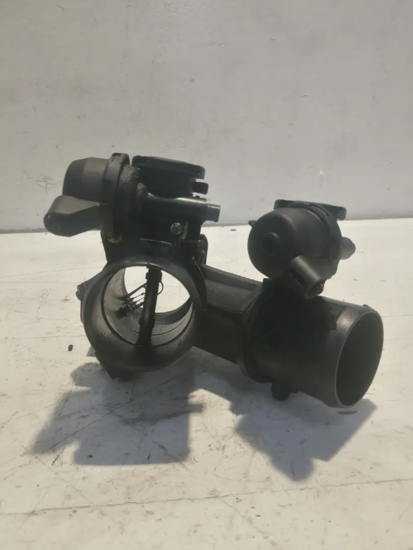 CORPO FARFALLATO con codice 9639027480 / 0798005601 / DA0016097 da PEUGEOT 307 Berlina 2Â° Serie 1400 Benzina (2008)