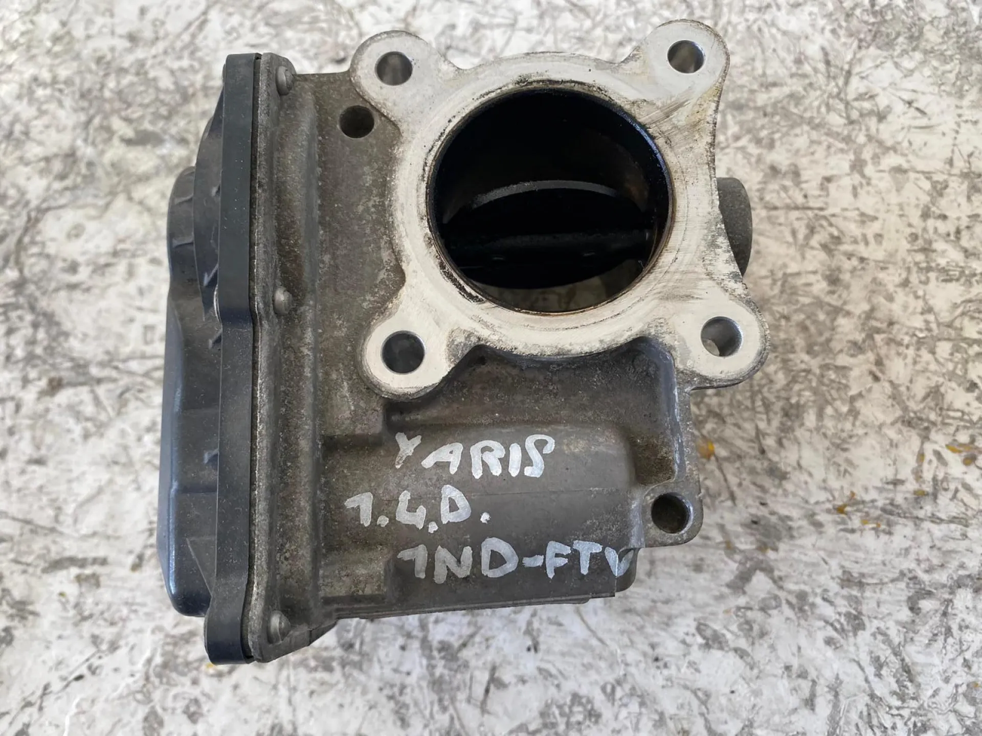 CORPO FARFALLATO con codice 261000N030 da TOYOTA Yaris Serie (11>13) 1400 Diesel con codice motore 1ND FTV/1ND FTV (2012)