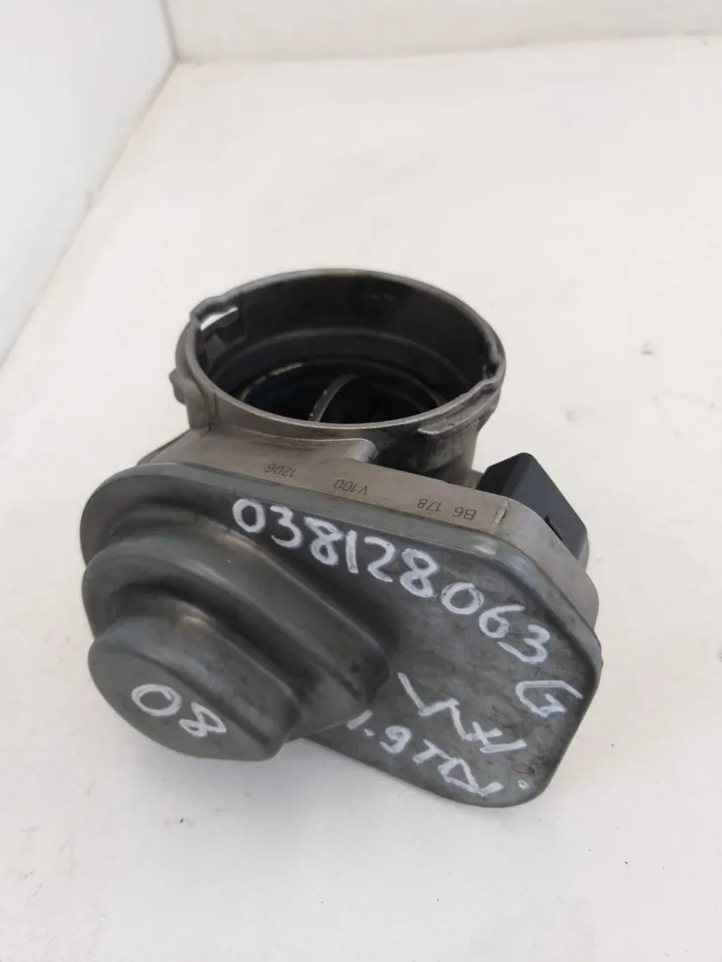 Corpo farfallato Volkswagen Golf 4 del 1999 1.9 Diesel CODICE RICAMBIO : 038128063G