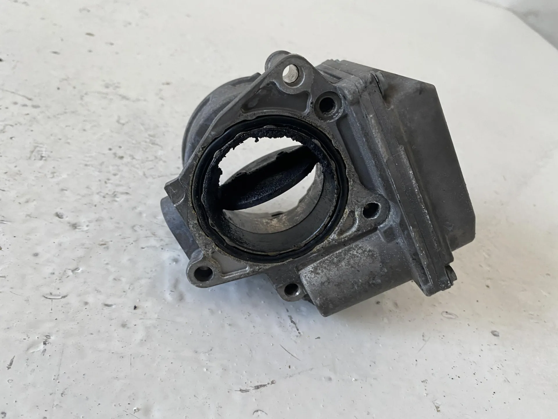 CORPO FARFALLATO con codice A2C53099815 da VOLKSWAGEN Golf 5 Berlina (03>08) 1900 Diesel con codice motore BKC (2009)