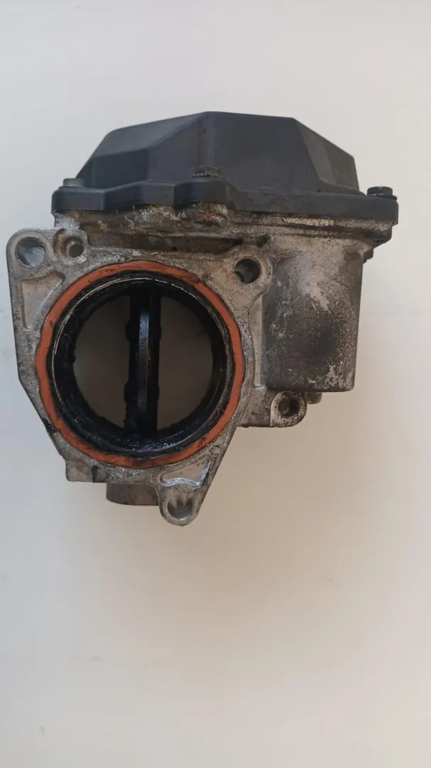 CORPO FARFALLATO con codice A2C53249824 da VOLKSWAGEN Golf 5 Berlina (03>08) 1900 Diesel con codice motore BLS/BLS (2008)