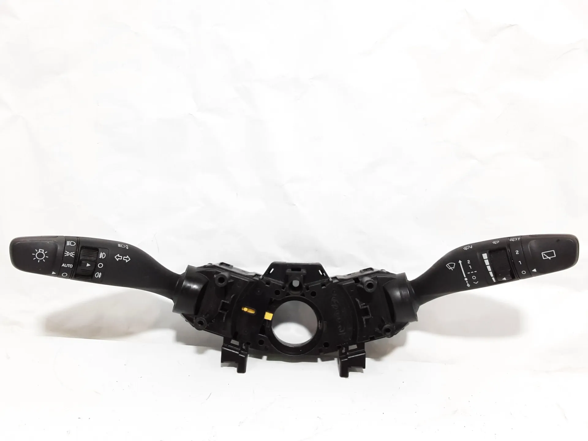DEVIOLUCI con codice 93403C8951 da HYUNDAI i20 1° Serie 1200 Benzina 55 kW / 75 CV (2019)