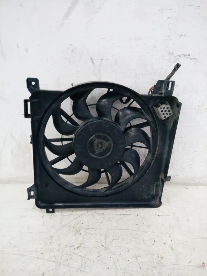 ELETTROVENTOLA con codice gm24467444 da OPEL Astra H Berlina 2Â° serie 1900 Diesel (2010)