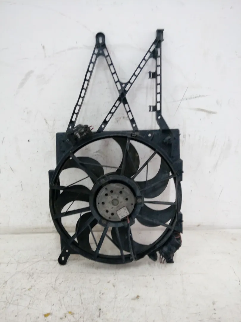 ELETTROVENTOLA con codice 90570740 da OPEL Astra H Berlina 2Â° serie 1700 Diesel (2009)