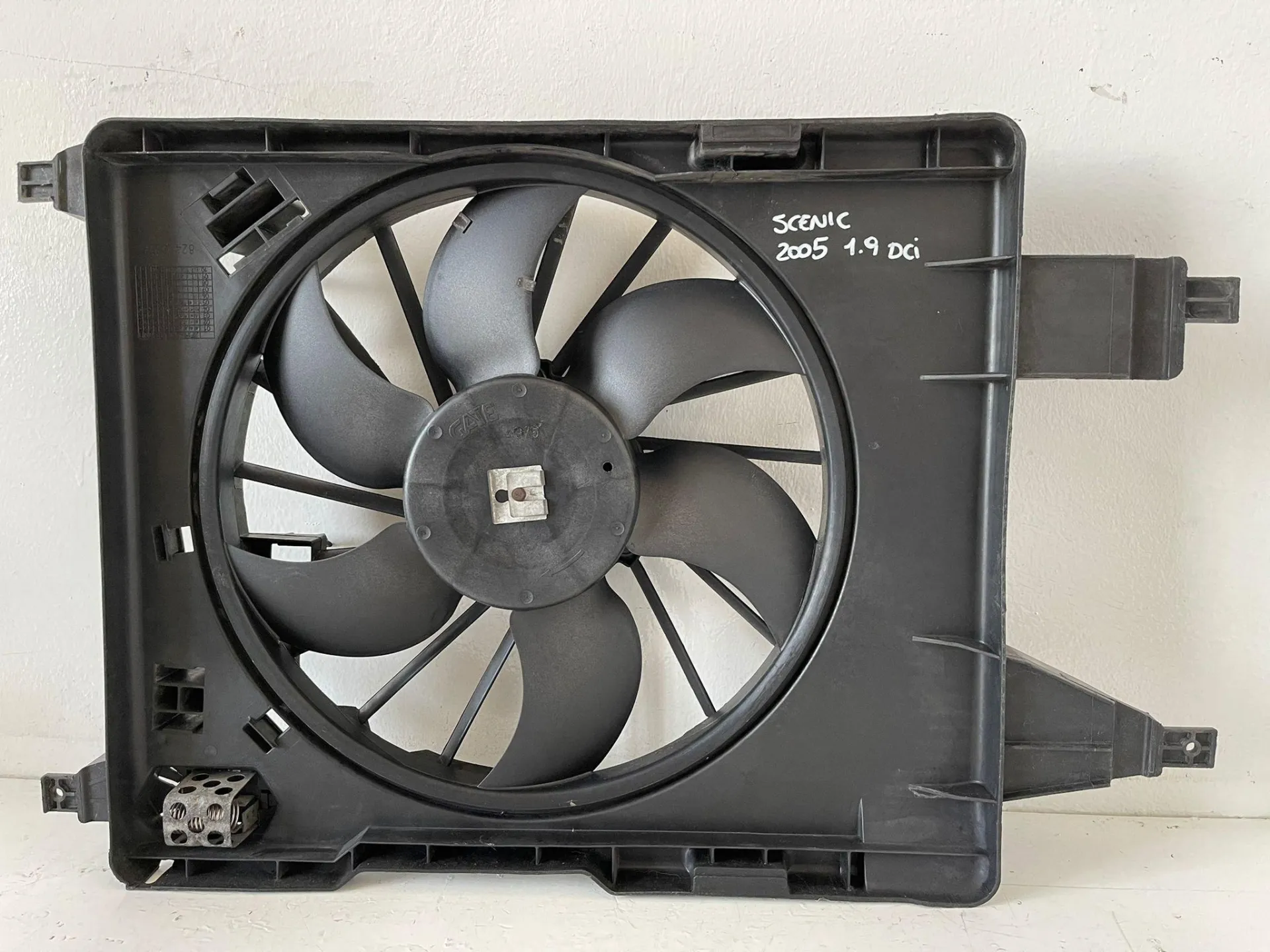 ELETTROVENTOLA con codice 8200151465 da RENAULT Scenic Serie (03>09) 1900 Diesel (2005)