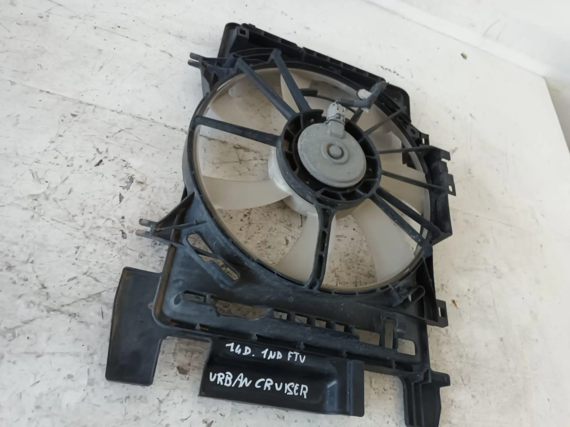 ELETTROVENTOLA con codice 422750-4264 da TOYOTA Urban Cruiser 1Â° Serie 1400 Diesel con codice motore 1ND FTV (2014)