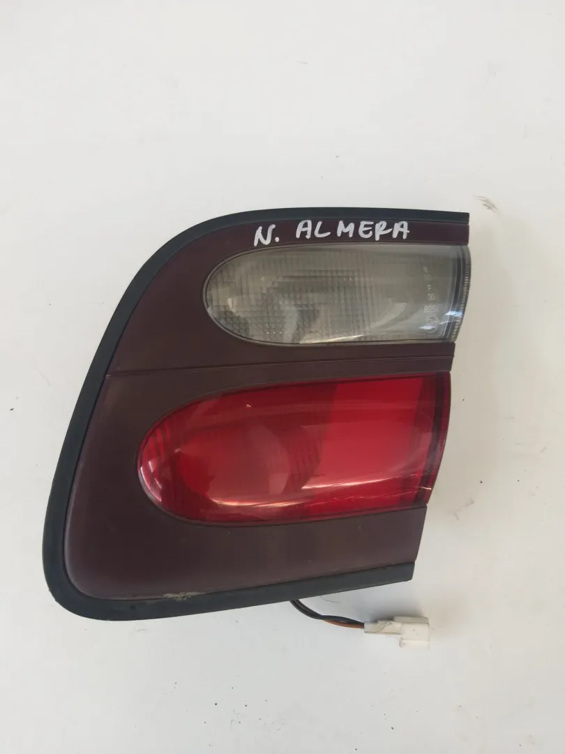 Fanale posteriore sinistro Nissan Almera 1.6 B del 1997