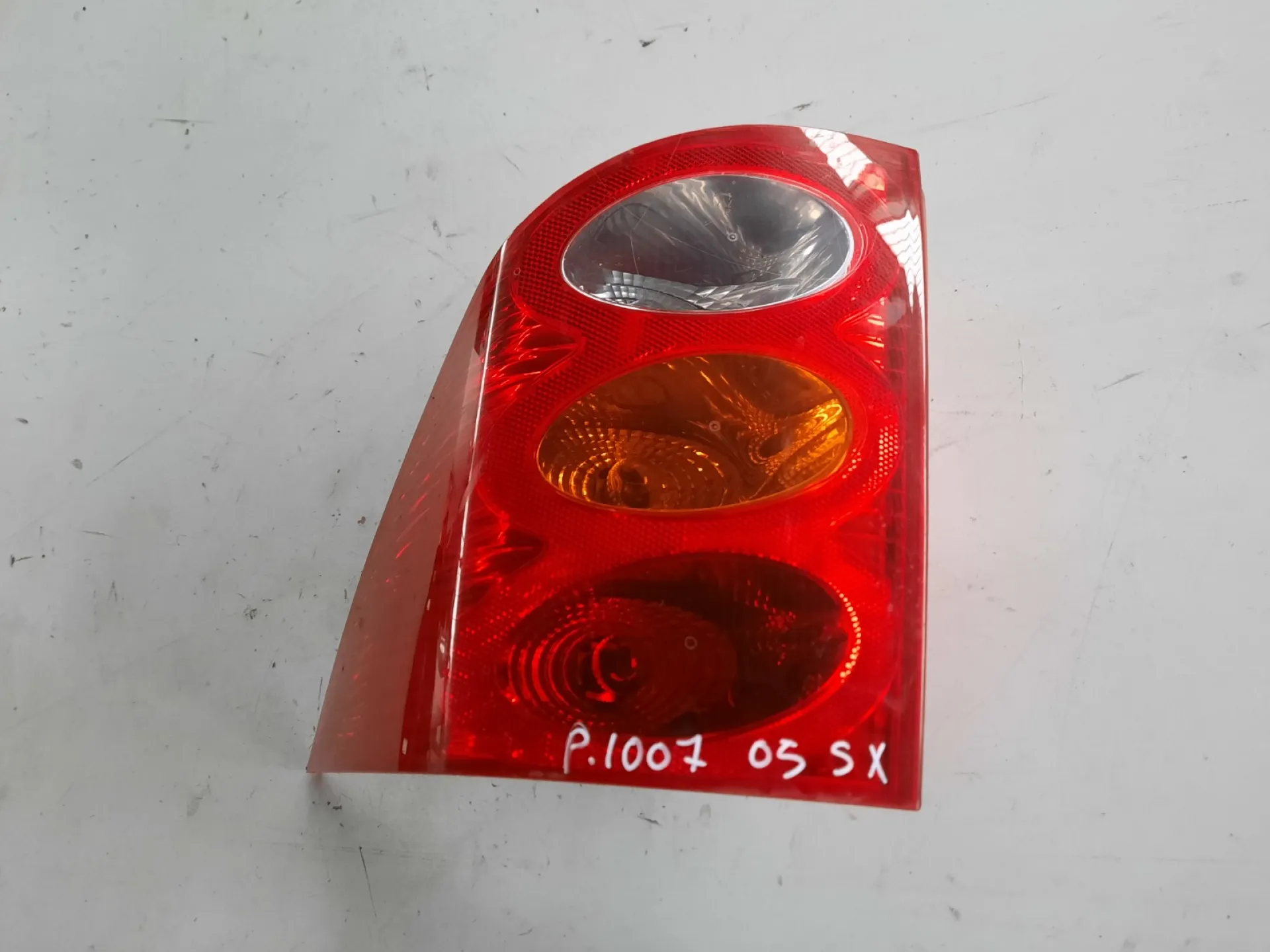 Fanale posteriore sinistro per Peugeot 1007 1.4D del 2005