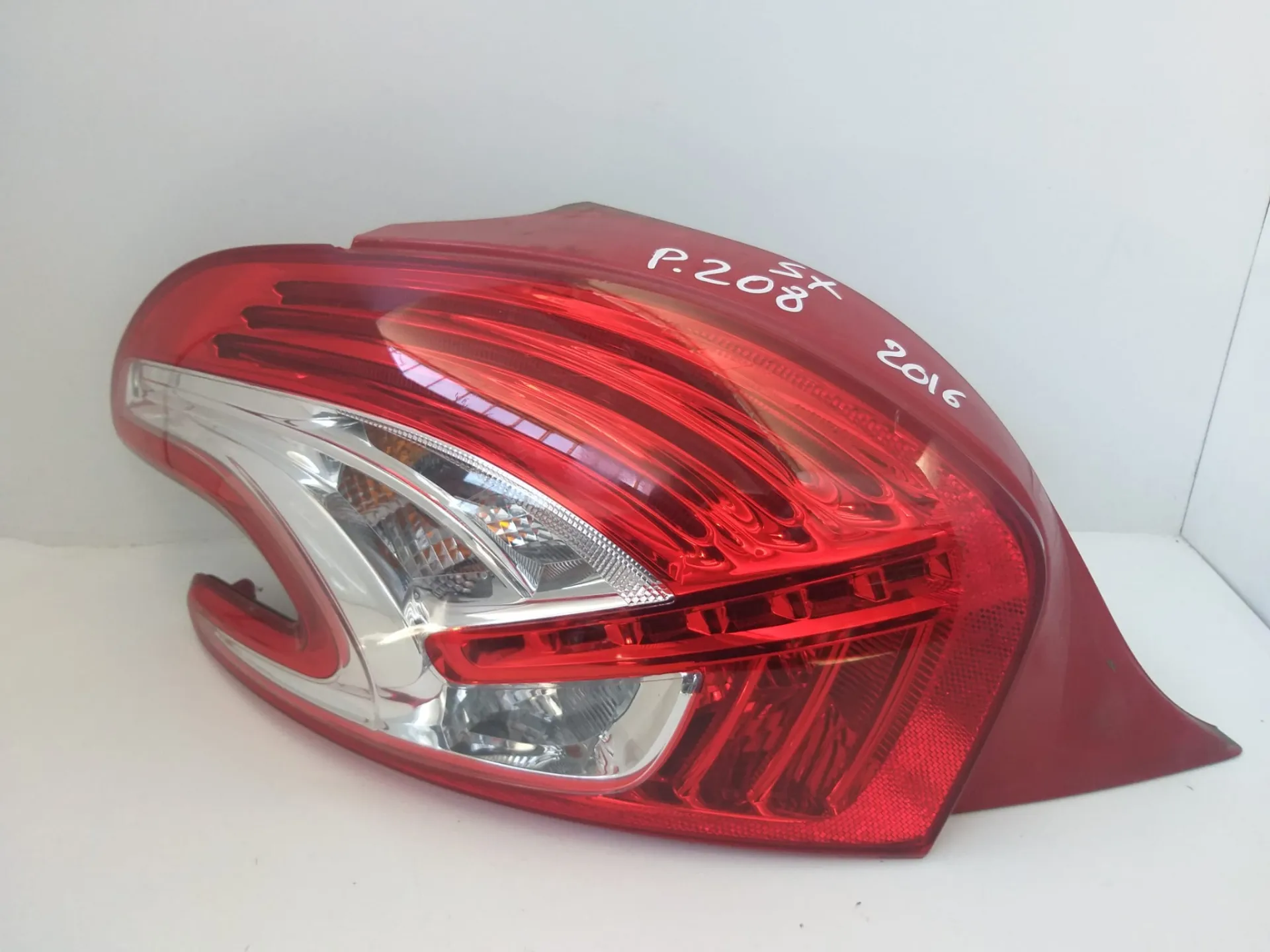 Fanale posteriore sinistro Peugeot 208 del 2016 1.4 HDI