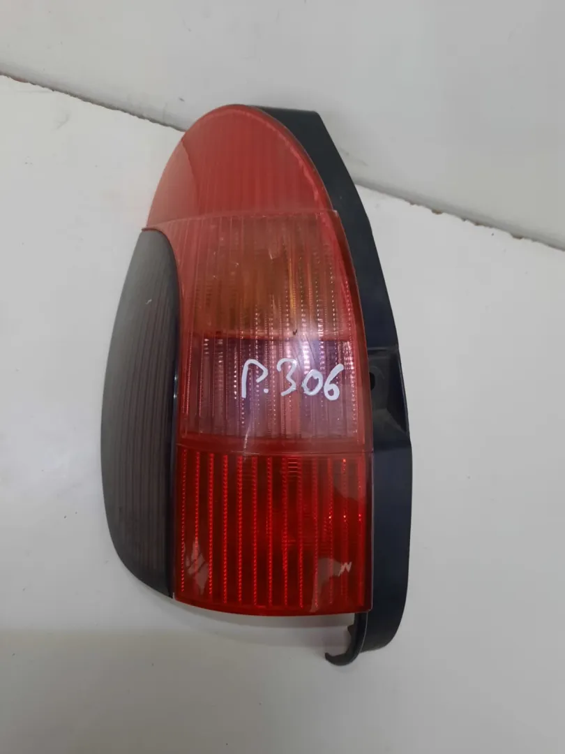 Fanale posteriore sinistro Peugeot 306 del 2000 SW