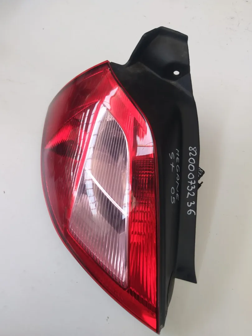 Fanale posteriore sinistro Renault Megane 1.4 B del 2005 CODICE RICAMBIO : 8200073236