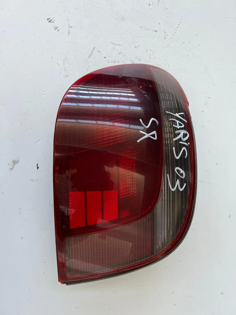 Fanale posteriore sinistroToyota Yaris del 2003 1.0 Benzina