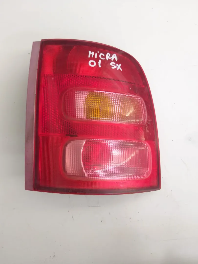 Fanale posteriore sinsitro Nissan Micra 1.3 B del 2001