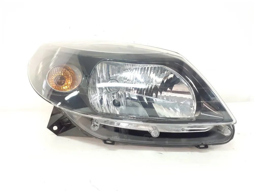 FARO ANTERIORE DESTRO PASSEGGERO con codice 8200733877 / 260104793R da DACIA Sandero 1Â° Serie 1500 Diesel 63 (2010)