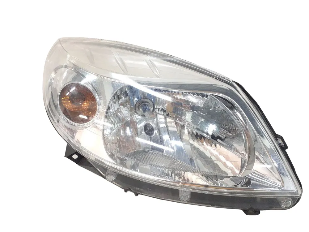 FARO ANTERIORE DESTRO PASSEGGERO con codice 8200733877 da DACIA Sandero 1Â° Serie 1400 Benzina 55 kW / 75 CV con codice motore K7JA7/K7J 710 (2010)