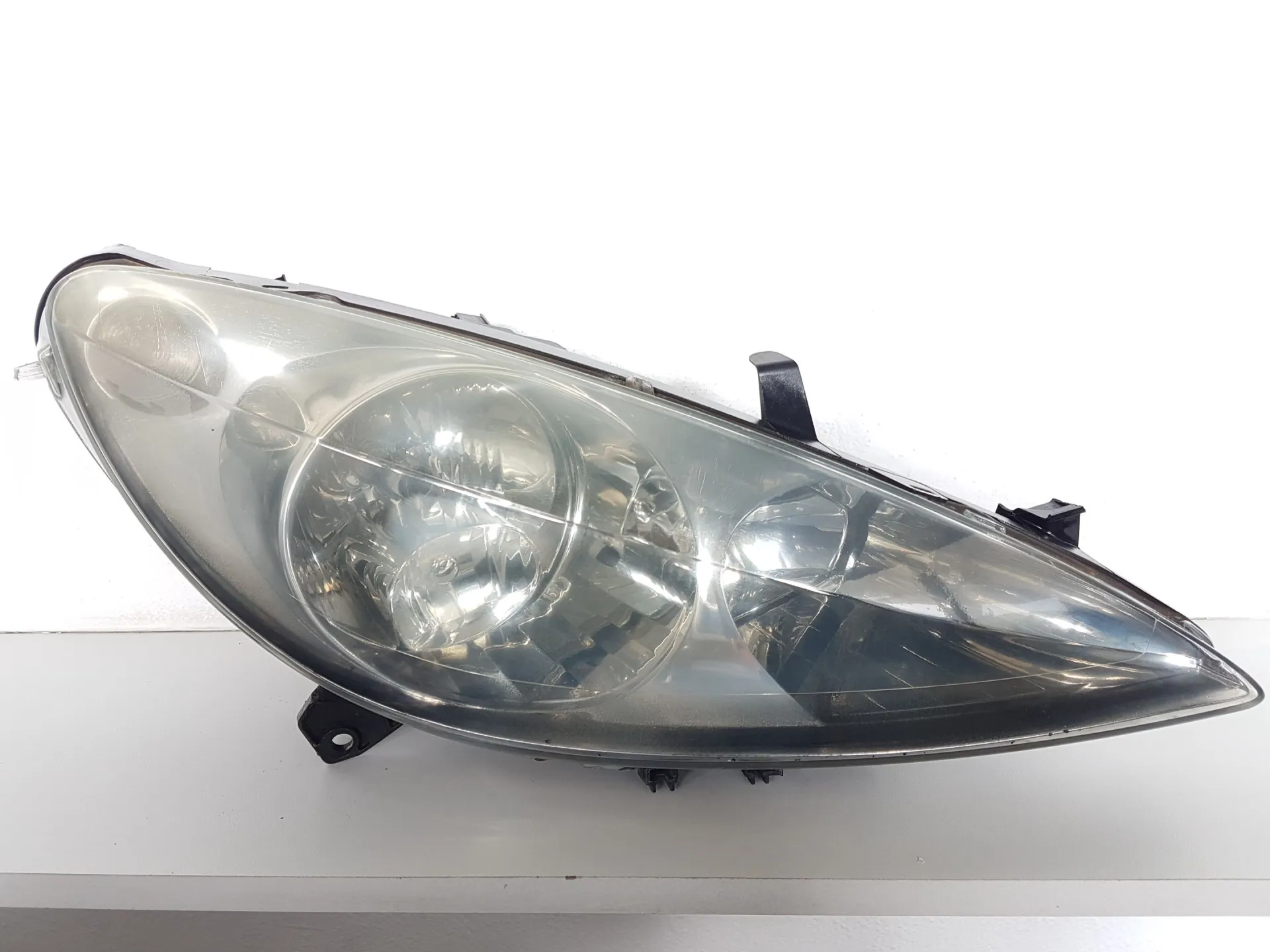 FARO ANTERIORE DESTRO PASSEGGERO con codice 6205Z2 da PEUGEOT 307 Berlina 1400 Diesel 50 (2004)