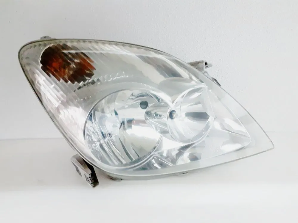 FARO ANTERIORE DESTRO PASSEGGERO con codice 81130132600 da TOYOTA Corolla Verso 1Â° Serie 2000 Diesel 66 (2003)