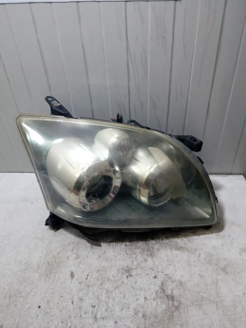 FARO ANTERIORE DESTRO PASSEGGERO con codice 9922680008 da TOYOTA HiLux 3Â° Serie 3000 Diesel (2009)