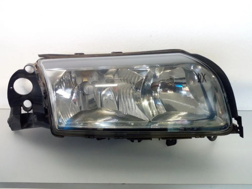FARO ANTERIORE DESTRO PASSEGGERO con codice 8693558 da VOLVO S80 1Â° Serie 2000 Benzina 120 (1999)