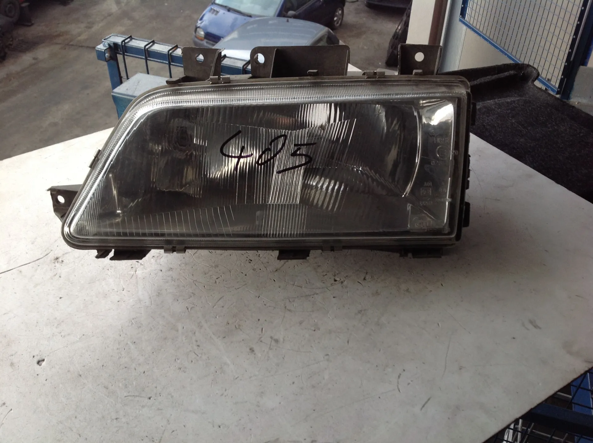 FARO ANTERIORE SINISTRO GUIDA con codice 061611 VALEO da PEUGEOT 405 Serie Benzina