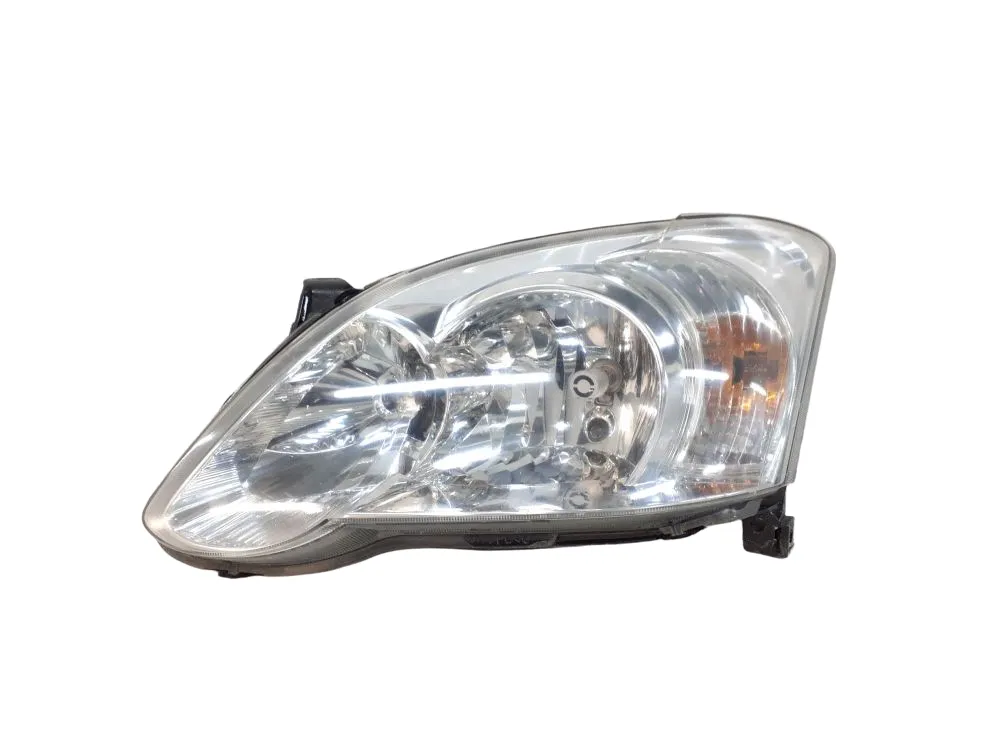 FARO ANTERIORE SINISTRO GUIDA con codice 8117002380 da TOYOTA Corolla Berlina 4Â° Serie 2000 Diesel 85 con codice motore 1CDFTV/1CDFTV (2006)