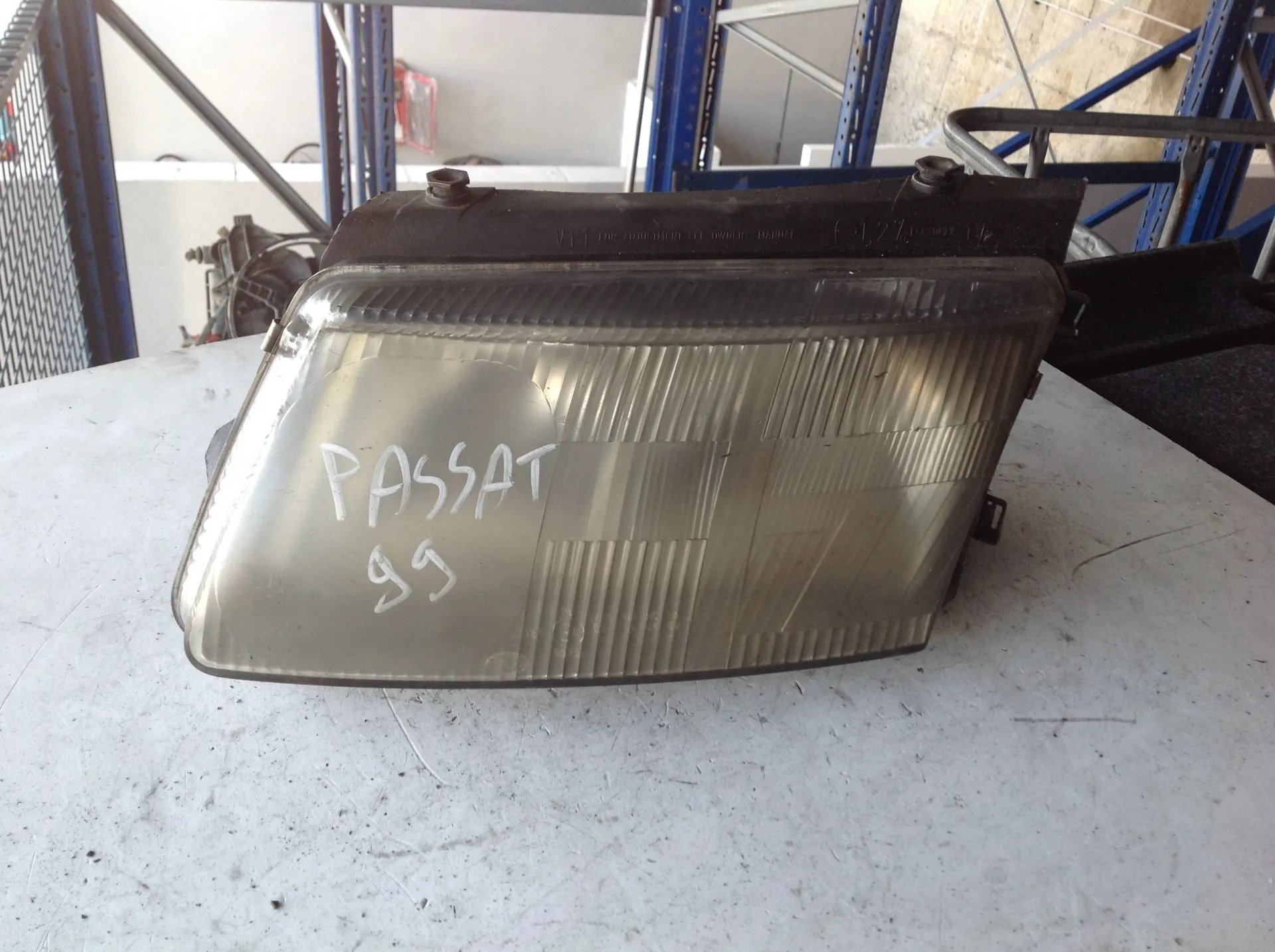 FARO ANTERIORE SINISTRO GUIDA VOLKSWAGEN Passat Berlina 3Â° Serie Benzina (2000)