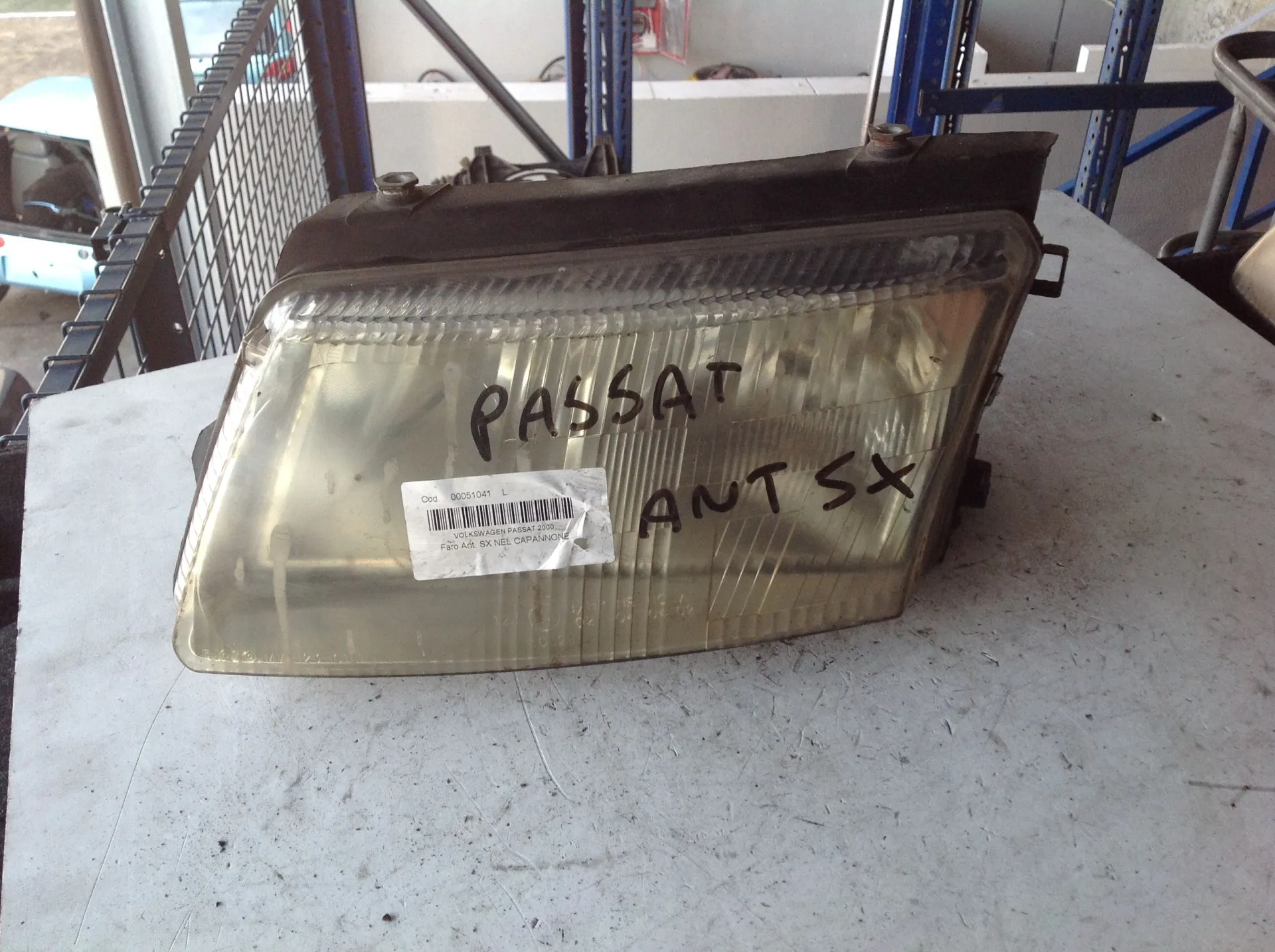 FARO ANTERIORE SINISTRO GUIDA VOLKSWAGEN Passat Berlina 3Â° Serie Benzina (2000)