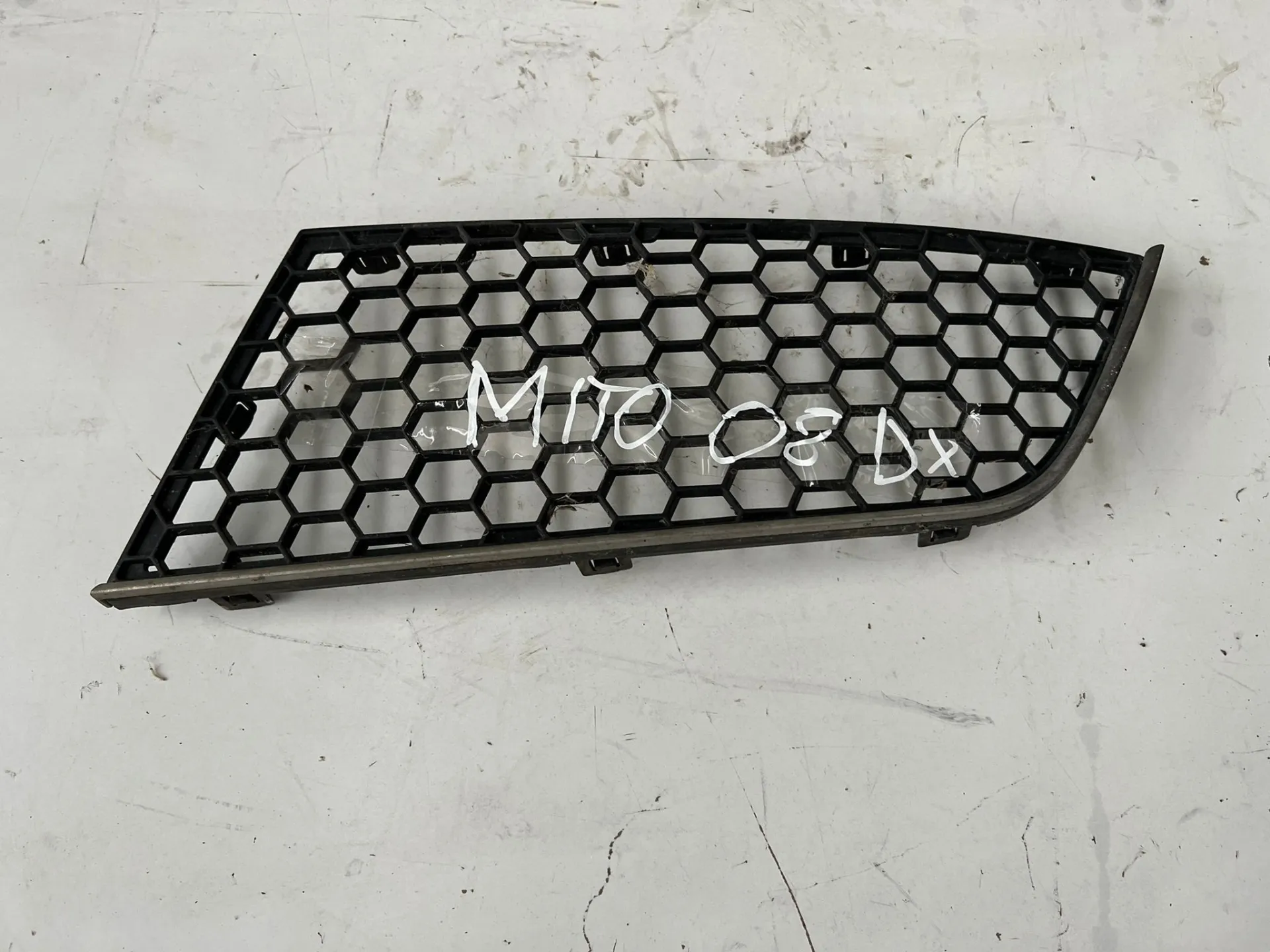 Griglia destra paraurti Alfa Romeo Mito 1.6 D del 2006
