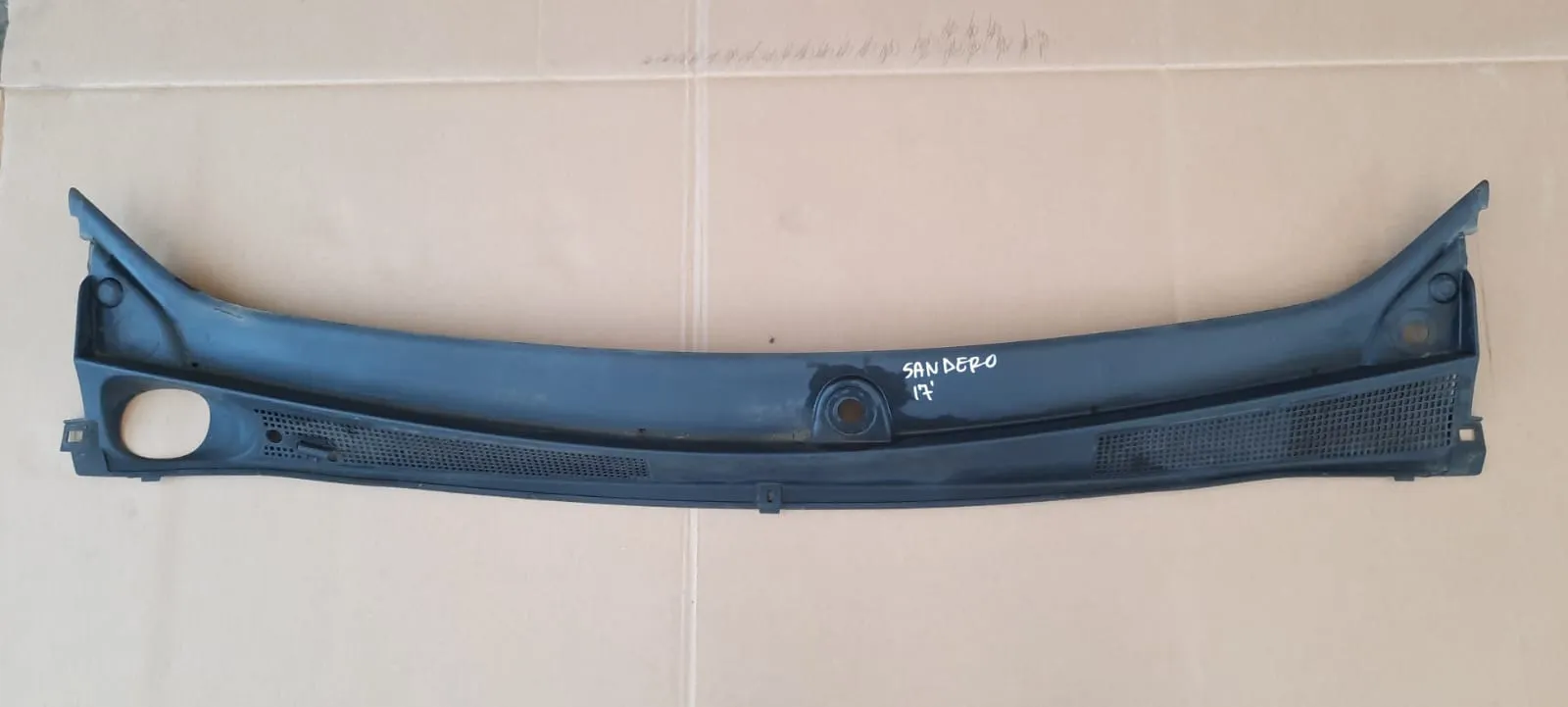 Griglia gocciolatoio Dacia Sandero 1.4 B del 2007