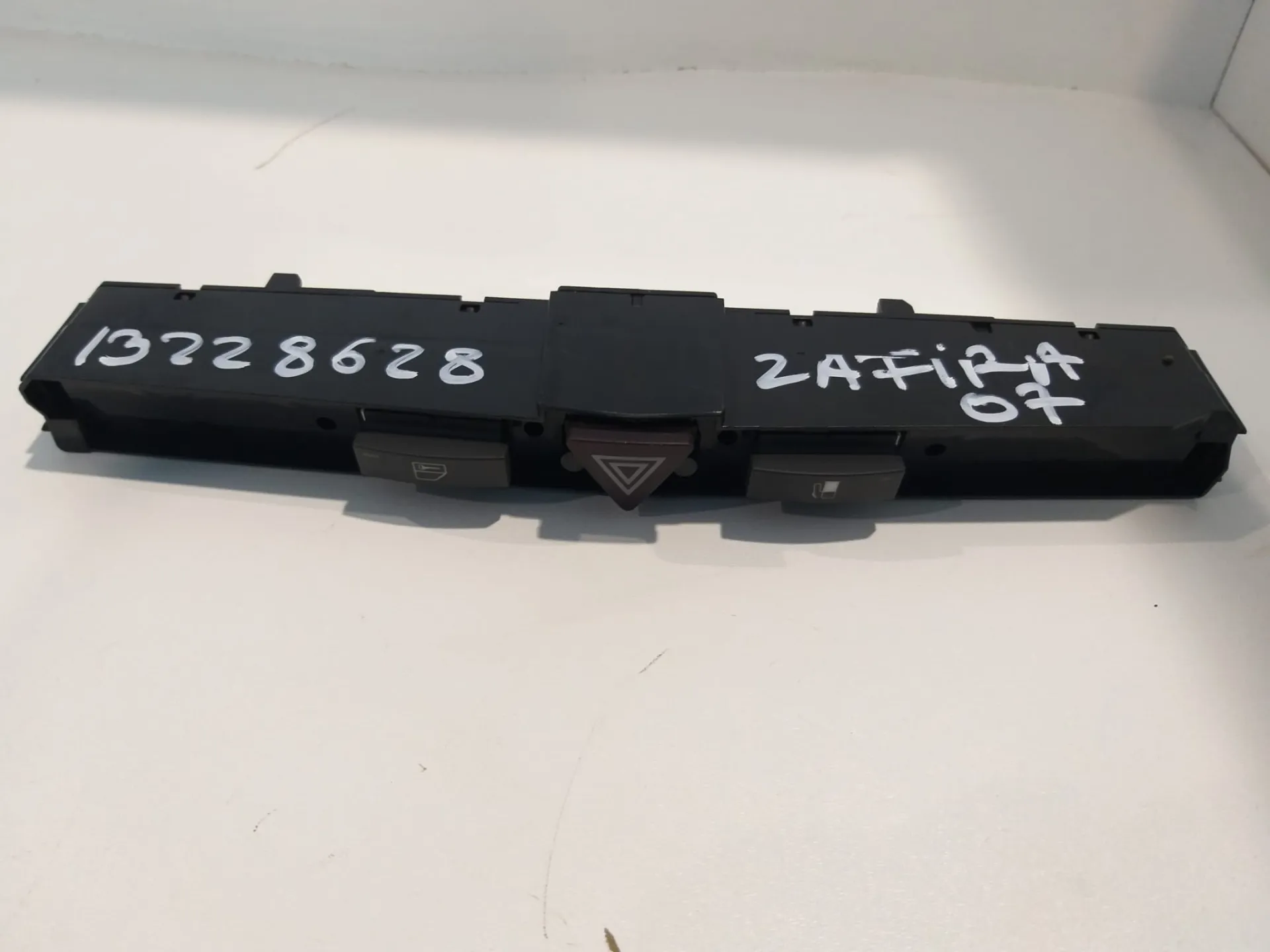 Gruppo comandi 4 frecce Opel Zafira del 2007 CODICE RICAMBIO : 13228628