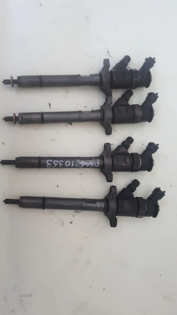 Iniettore Ford Focus del 2008 1.6 Diesel SW CODICE RICAMBIO : 0445110353