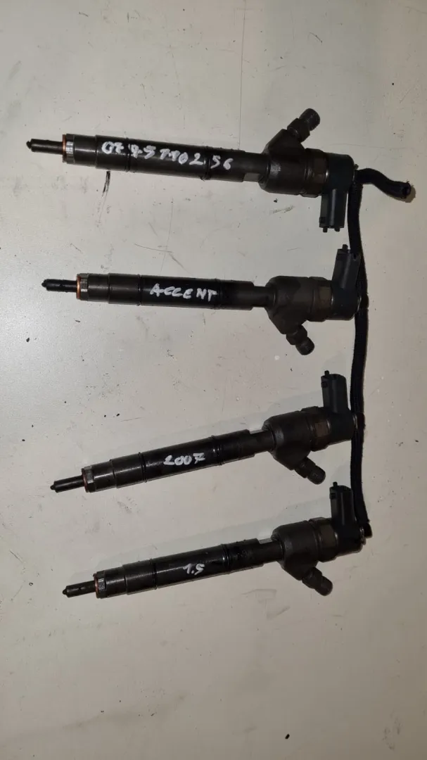 Iniettori Hyundai Accent del 2007 1.5 Diesel CODICE RICAMBIO : 0445110256