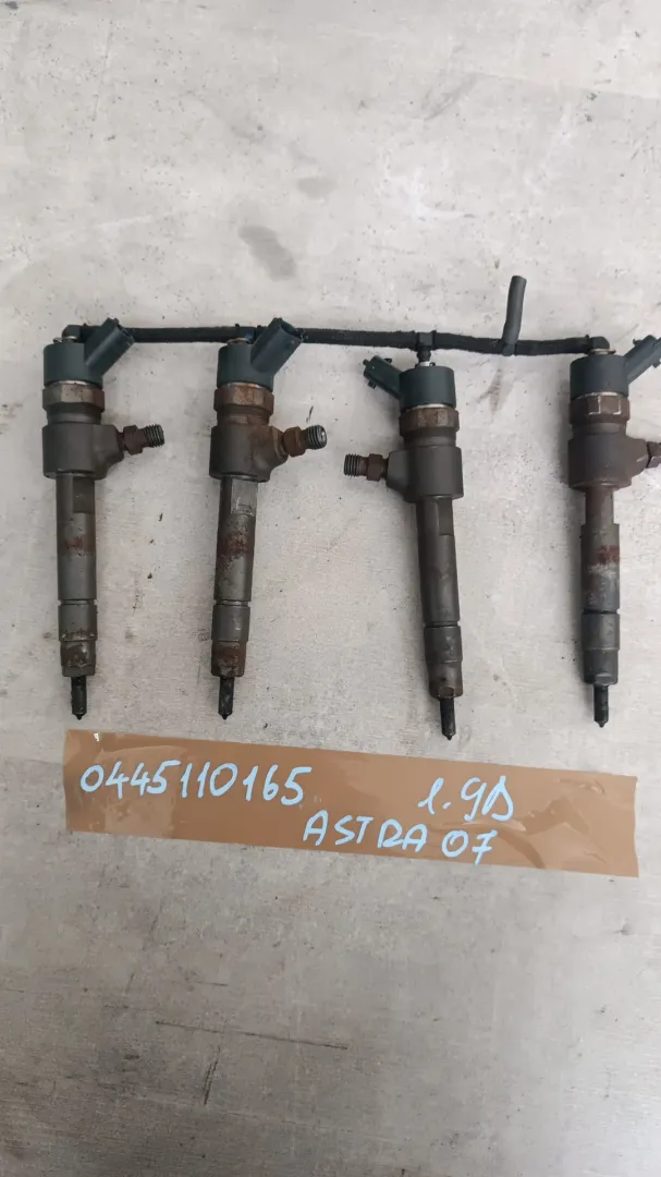 Iniettori Opel Astra H 1.9 D del 2006 CODICE RICAMBIO : 0445110165