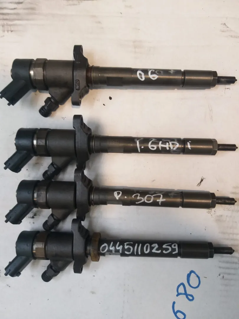 Iniettori Peugeot 307 del 2006 1.6 HDI CODICE RICAMBIO : 0445110259