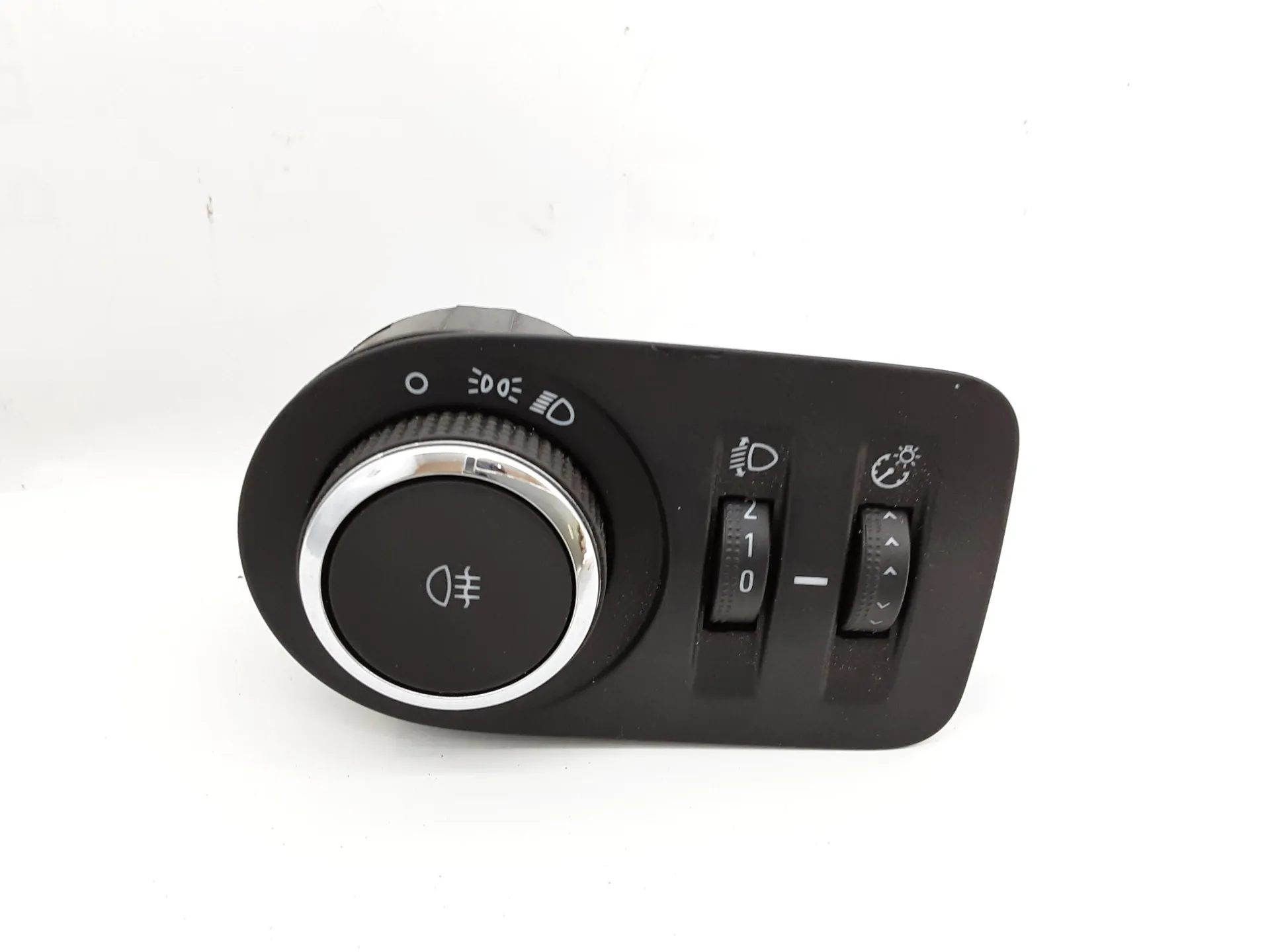 INTERRUTTORE COMANDO LUCI con codice 13470443 da OPEL Corsa E 3° Serie 1200 Benzina 51 kW / 69 CV con codice motore B12XER/B 12 XEL (2016)