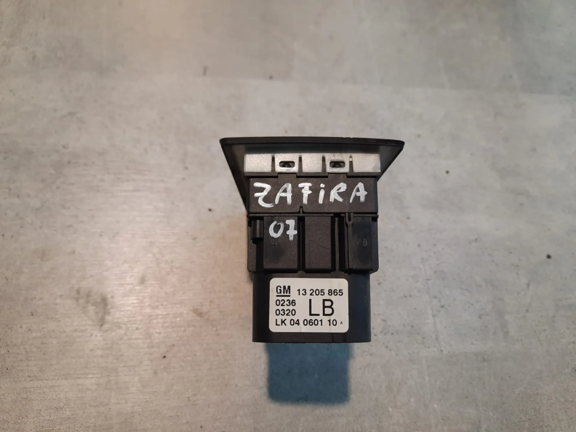 Interruttore comando luci Opel Zafira B 1.9 D del 2007 CODICE RICAMBIO : 13205865
