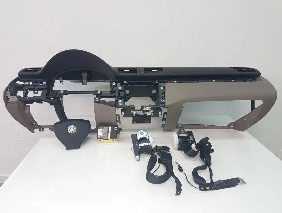 KIT AIRBAG COMPLETO con codice 000000 da VOLKSWAGEN Passat Berlina 4Â° Serie 2000 Diesel 103 (2008)