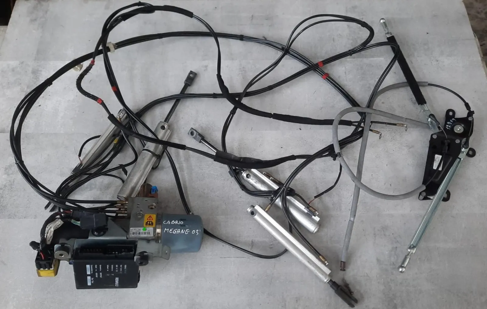 Kit apertura tetto Renault Megane 1.9 D del 2004 CODICE RICAMBIO : 8200149739 - E84871789