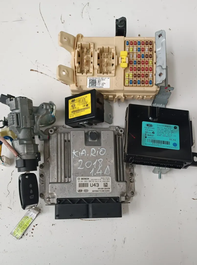 Kit centralina motore Kia Rio 1.4 D del 2018 CODICE RICAMBIO : 0281033502