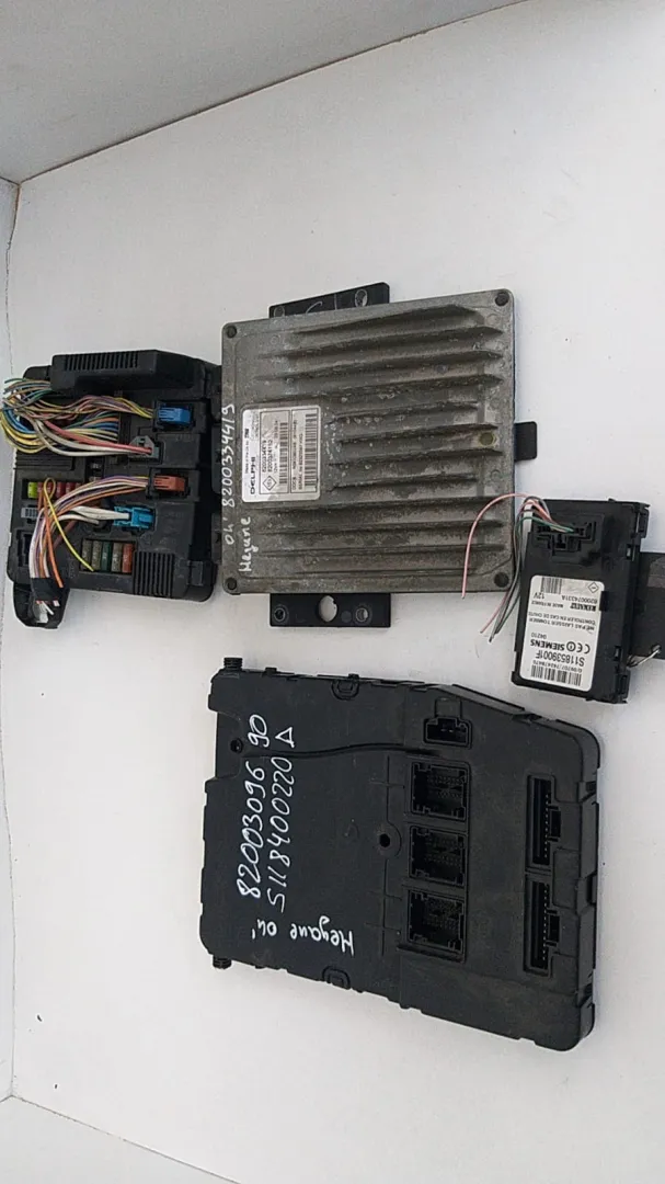Kit centralina motore Renault Megane del 2004 1.5 Diesel CODICE RICAMBIO : 82003096 90
