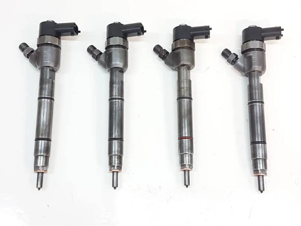 KIT INIETTORI con codice 0445110256 da HYUNDAI Matrix 1Â° Serie 1500 Diesel 81 (2006)